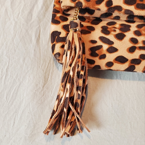 Leopard Print Clutch Purse with chain strap - Picture 2 of 7